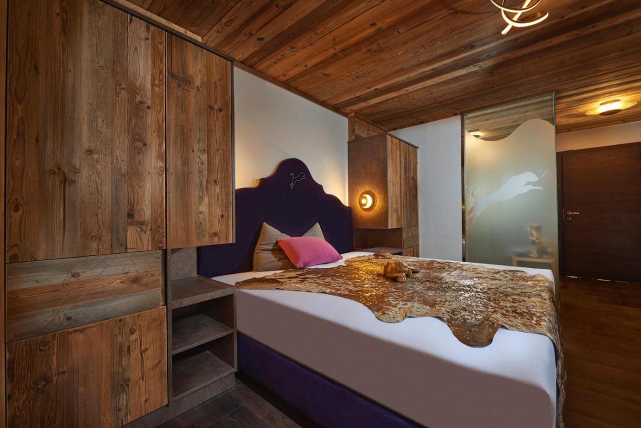 Panther'a Hotel