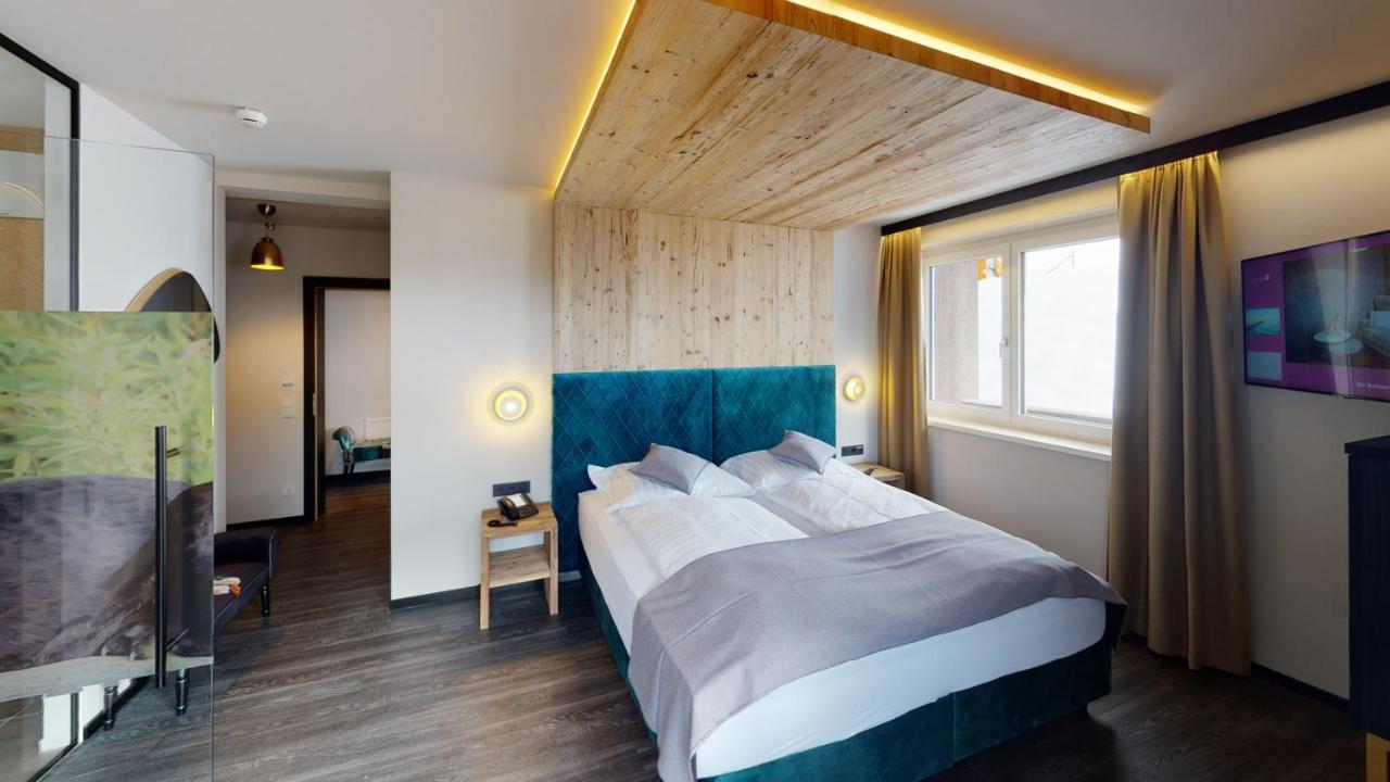 Panther'a Hotel 4*